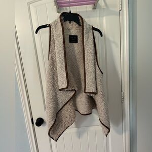 Women’s faux fur leather trim vest sz M